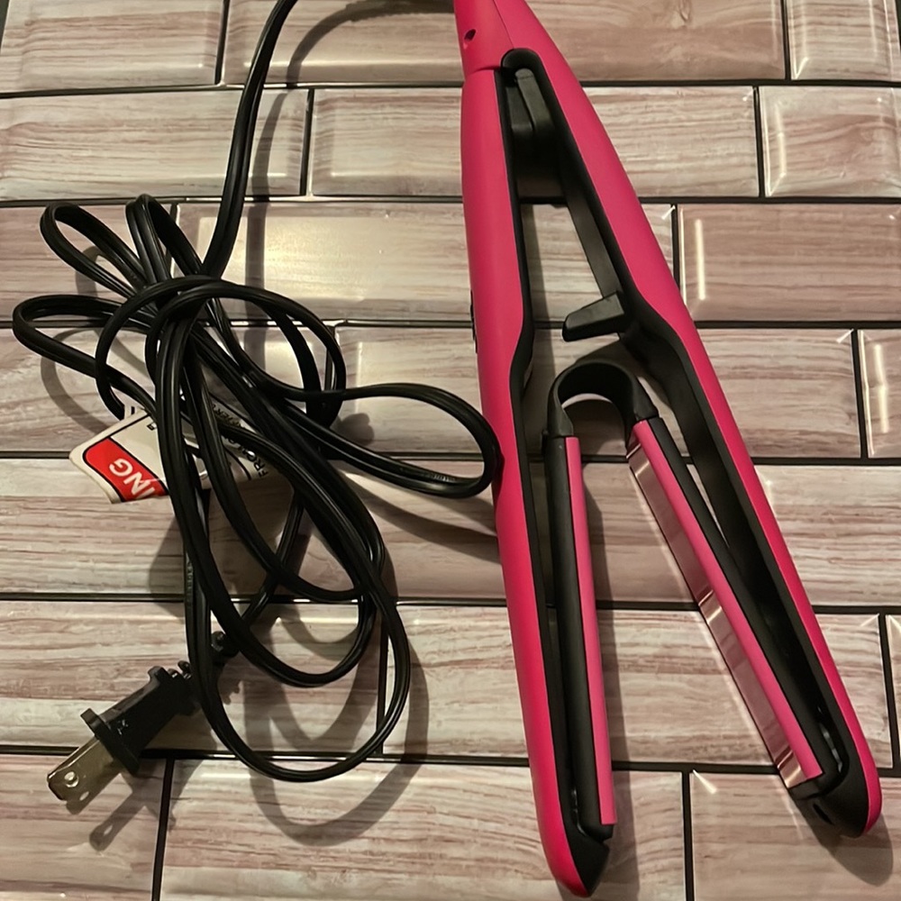 Tyche Chic Flat iron